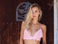Dajana Gudic ponętnie w różowym bikini